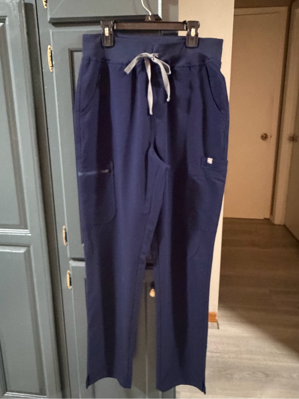 FIGS Technical Collection Navy Cargo Scrub Pants Size M Tall Straight Leg